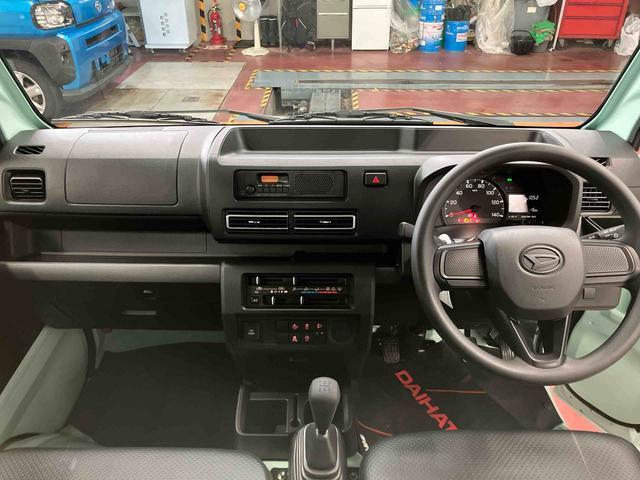 ハイゼットトラック スタンダード　届出済未使用車　元展示車　２ＷＤ　マニュアル車　衝突被害軽減システム　パワステ　エアコン　レーンキープ　アイドリングストップ　エアバッグ　禁煙　１オーナー　オートマチックハイビーム　オートライト（10枚目）