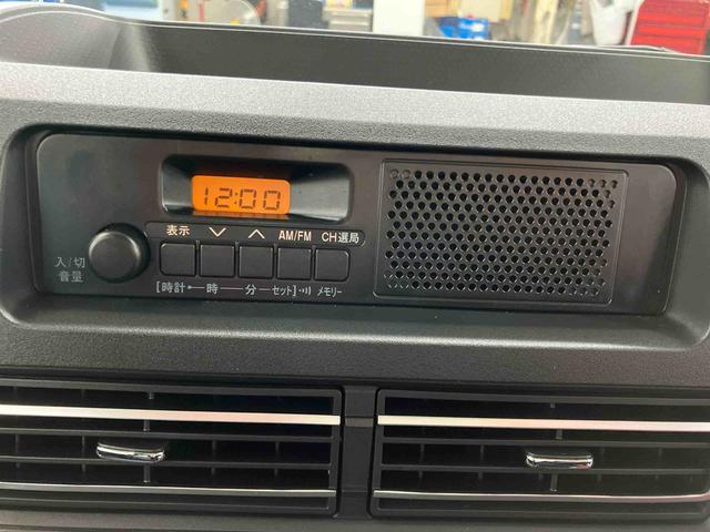 ハイゼットトラック スタンダード　届出済未使用車　元展示車　２ＷＤ　マニュアル車　衝突被害軽減システム　パワステ　エアコン　レーンキープ　アイドリングストップ　エアバッグ　禁煙　１オーナー　オートマチックハイビーム　オートライト（12枚目）
