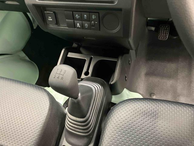 ハイゼットトラック スタンダード　届出済未使用車　元展示車　２ＷＤ　マニュアル車　衝突被害軽減システム　パワステ　エアコン　レーンキープ　アイドリングストップ　エアバッグ　禁煙　１オーナー　オートマチックハイビーム　オートライト（21枚目）