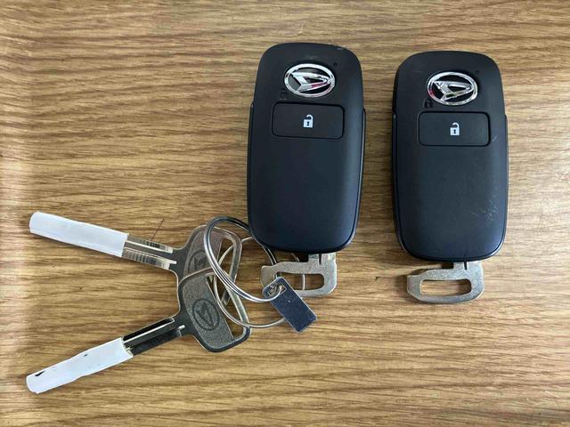 ハイゼットトラック ジャンボエクストラ　届出済未使用車　元展示車　２ＷＤ　ＣＶＴ車　レーンアシスト　スマートキー　電動格納ミラー　盗難防止装置　エアバッグ　オートライト　オートマチックハイビーム　１オーナー　禁煙車　ＬＥＤヘッドランプ（12枚目）