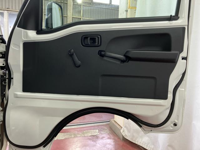 ハイゼットトラック スタンダード　農用スペシャル　元展示車　４ＷＤ　マニュアル車　ラジオ　１オーナー車　定期点検記録簿　車線逸脱警報　禁煙　衝突被害軽減システム　パワステ　エアコン　運転席エアバッグ　助手席エアバッグ　エアコン　ＡＢＳ（29枚目）