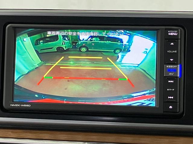 �y�o�b�N�J�����z�@���Ԏ��Ɏԗ�����̗l�q�����邱�Ƃ��ł���̂ŁA�^�]�̕s�����y�����܂��B