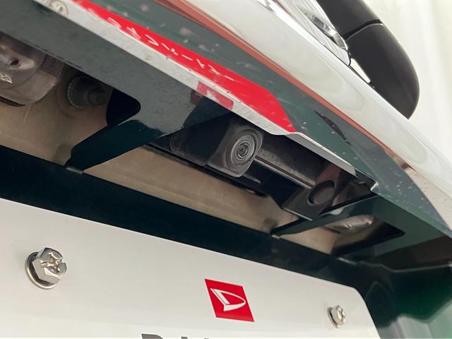 �y�o�b�N�J�����z�@���Ԏ��Ɏԗ�����̗l�q�����邱�Ƃ��ł���̂ŁA�^�]�̕s�����y�����܂��B