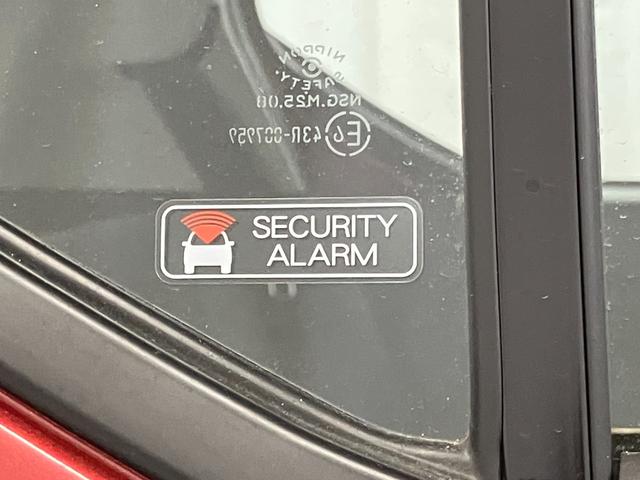 �y�Z�L�����e�B�A���[���z�@�s���Ƀh�A���J������ƁA�u�U�[����Ȃǂ��Ď��͂Ɉُ��m�点�Ă���܂��B