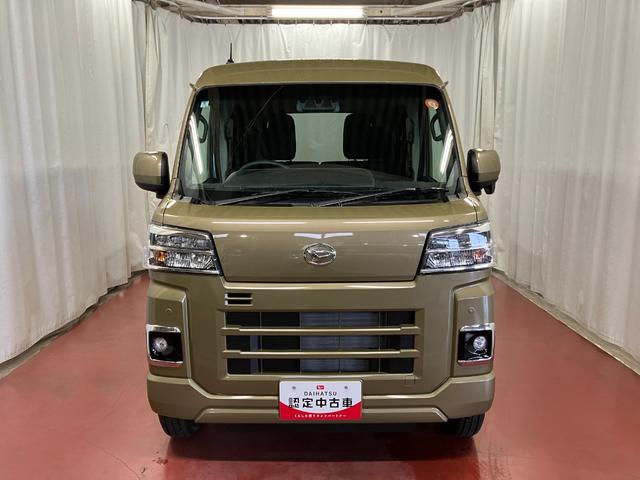 ハイゼットカーゴ デッキバンＧ　届出済未使用車　元展示車　禁煙　衝突被害軽減システム　両側電動スライドドア　オートライト　オートマチックハイビーム　電動格納ミラー　スマートキー　運転席エアバッグ　助手席エアバッグ　ＬＥＤヘッドランプ（3枚目）