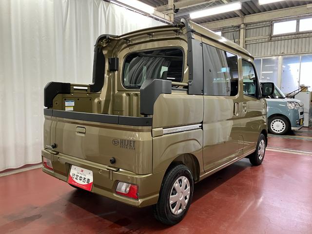 ハイゼットカーゴ デッキバンＧ　届出済未使用車　元展示車　禁煙　衝突被害軽減システム　両側電動スライドドア　オートライト　オートマチックハイビーム　電動格納ミラー　スマートキー　運転席エアバッグ　助手席エアバッグ　ＬＥＤヘッドランプ（5枚目）