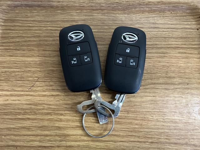 ハイゼットカーゴ デッキバンＧ　届出済未使用車　元展示車　禁煙　衝突被害軽減システム　両側電動スライドドア　オートライト　オートマチックハイビーム　電動格納ミラー　スマートキー　運転席エアバッグ　助手席エアバッグ　ＬＥＤヘッドランプ（13枚目）