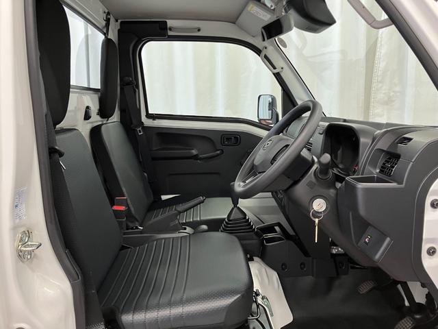 ハイゼットトラック スタンダード　農用スペシャル　届出済未使用車　元展示車　４ＷＤ　マニュアル車　衝突被害軽減システム　アイドリングストップ　オートライト　運転席エアバッグ　助手席エアバッグ　レーンアシスト　誤発進抑制機能　オートマチックハイビーム（11枚目）