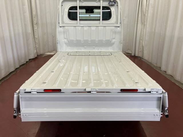 ハイゼットトラック スタンダード　農用スペシャル　届出済未使用車　元展示車　４ＷＤ　マニュアル車　衝突被害軽減システム　アイドリングストップ　オートライト　運転席エアバッグ　助手席エアバッグ　レーンアシスト　誤発進抑制機能　オートマチックハイビーム（31枚目）