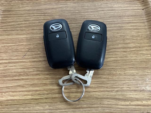 �y�X�}�[�g�L�[�z�@�X�}�[�g�L�[���g�т��Ă���΁A�h�A�n���h���̃{�^�������������Ń��b�N�̉������ł��܂��B