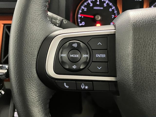 �y�X�e�A�����O�X�C�b�`�z�@�茳�̃X�C�b�`�ŃI�[�f�B�I�Ȃǂ̑��삪�ł��܂��B