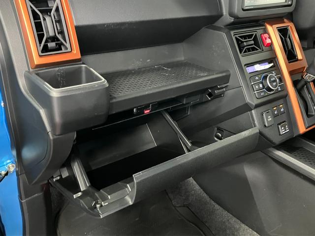 �O���[�u�{�b�N�X�Ȃǂ̑��ʂŕ֗��Ȏ��[���݂����Ă��܂��B