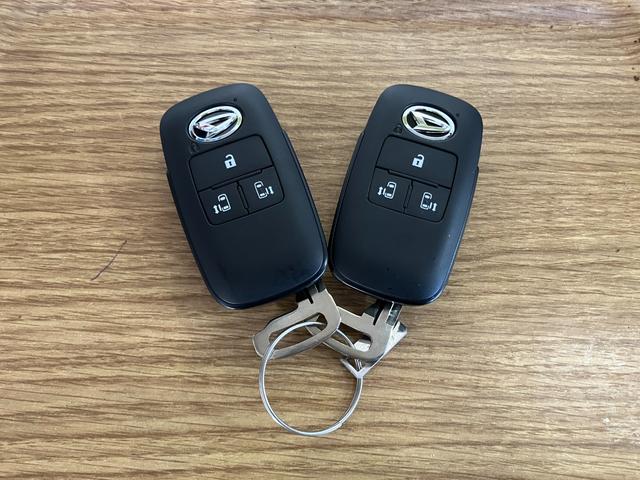 �y�X�}�[�g�L�[�z�@�X�}�[�g�L�[���g�т��Ă���΁A�h�A�n���h���̃{�^�������������Ń��b�N�̉������ł��܂�