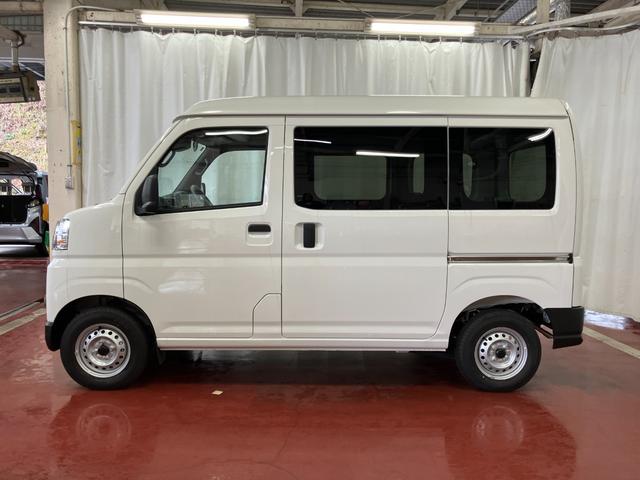 ハイゼットカーゴ DX 届出済未使用車 元展示車 禁煙車 衝突安全ボディ 両側スライドドア アイドリングストップ オートマチックハイビーム オートライト レーンアシスト 運転席エアバッグ 助手席エアバッグ 1オーナー(8枚目)