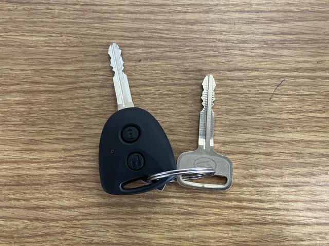 ハイゼットカーゴ DX 届出済未使用車 元展示車 禁煙車 衝突安全ボディ 両側スライドドア アイドリングストップ オートマチックハイビーム オートライト レーンアシスト 運転席エアバッグ 助手席エアバッグ 1オーナー(14枚目)