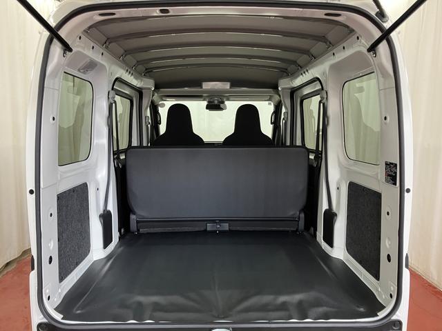 ハイゼットカーゴ DX 届出済未使用車 元展示車 禁煙車 衝突安全ボディ 両側スライドドア アイドリングストップ オートマチックハイビーム オートライト レーンアシスト 運転席エアバッグ 助手席エアバッグ 1オーナー(30枚目)