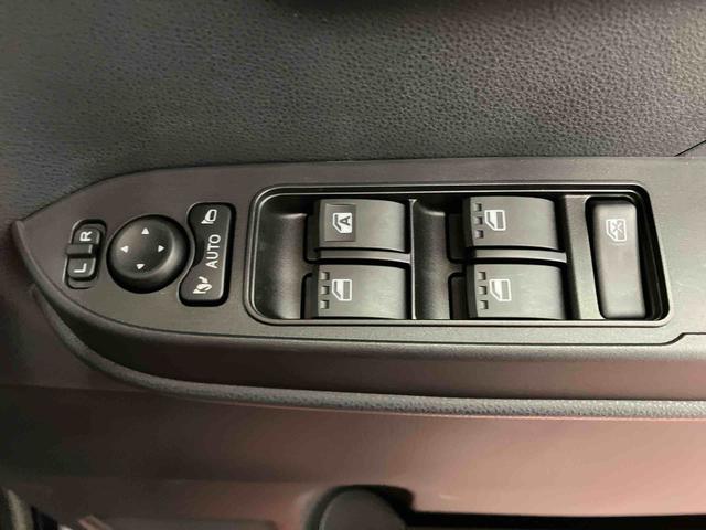 タント カスタムX 届出済未使用車 元展示車 両側電動スライドドア 1オーナー アイドリングストップ レーンキープアシスト 電動格納ミラー シートヒーター 禁煙 LEDヘッドランプ スマートキー オートマチックハイビーム(33枚目)