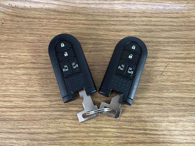 �y�X�}�[�g�L�[�z�@�X�}�[�g�L�[���g�т��Ă���΁A�h�A�n���h���̃{�^���������ă��b�N�̉������ł��A�p���[�X���C�h�h�A�������^�b�`�ŊJ�ł��܂�