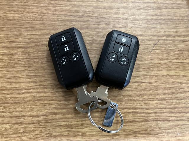 �y�X�}�[�g�L�[�z�@�X�}�[�g�L�[���g�т��Ă���΁A�h�A�n���h���̃{�^���������ă��b�N�̉������ł��A�p���[�X���C�h�h�A�������^�b�`�ŊJ�ł��܂��B