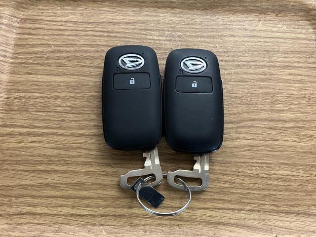 プレミアムＧ　ＨＥＶ　雹害　１オーナー　アダプティブクルーズコントロール　シートヒーター　スマートキー　電動格納ミラー　衝突被害軽減システム　レーンアシスト　オートマチックハイビーム　運転席助手席エアバック　シートヒーター（画像13）