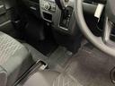 運転席から助手席への移動も簡単です