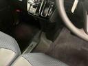 運転席から助手席への移動も簡単です