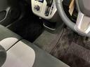 運転席から助手席への移動も簡単です