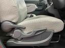 【運転席シートリフター】 体格に合わせたドライビングポジションに調整できます