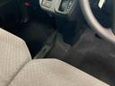 運転席から助手席への移動も簡単です