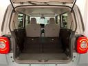 後席を倒すと、広い荷室に変わります