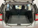後席を倒すと、広い荷室に変わります（リヤシート一体可倒式）