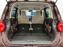 後席を倒すと、広い荷室に変わります