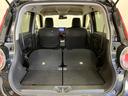 後席を倒すと、広い荷室に変わります。