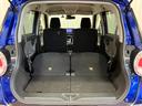 後席を倒すと、広い荷室に変わります。