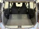 後席を倒すと広い荷室に変わります(リヤシート一体可倒式)。