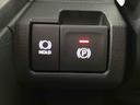 【電動パーキングブレーキ＋オートブレーキホールド機能】　指先だけで簡単に操作が可能なパーキングブレーキ、スイッチを押すとブレーキペダルから足を離してもブレーキを保持できるオートブレーキホールド搭載。