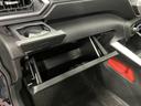 グローブボックスなどの多彩で便利な収納が設けられています。