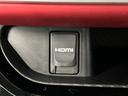 【HDMIソケット】 スマートフォンなどを接続するとディスプレイオーディオに画面表示され、停車時に動画も視聴可能です。