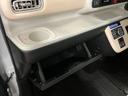 グローブボックスなどの多彩で便利な収納が設けられています。