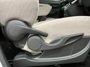 【運転席シートリフター】　体格に合わせたドライビングポジションに調整できます。