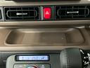 【ワイヤレス充電機能Ｑｉ（チー）】　対応したスマホなどをトレイに置くだけで充電が可能です。