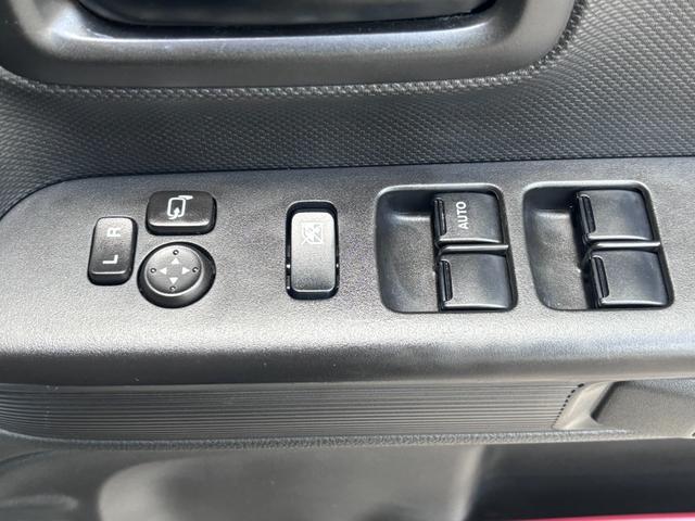 スペーシア ハイブリッドＸ　ＦＵ０６９４　ストラーダメモリーナビ　ＣＤ　地デジワンセグ　Ｂｌｕｅｔｏｏｔｈ　ハンズフリー　ビルトインＥＴＣ　バニティミラー付きサンバイザー　ドアバイザー　ウィンカー付き電動格納ドアミラー（32枚目）