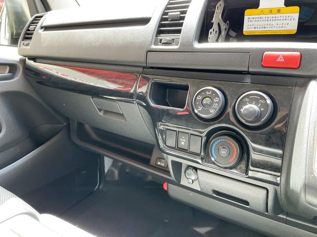 ハイエースバン ロングＤＸ　ＧＬパッケージ　ＦＵ１３４２　ＧＲ仕様車　新車コンプリート　ディーラーオプション　メッキドアミラー　ＴＲＤフロントスポイラー　リアスポイラー　サイドスカート　マッドクロス１６インチＡＷ　ホワイトレターＲＴタイヤ（24枚目）