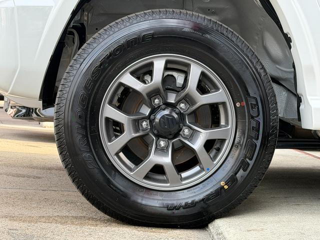 ジムニーノマド ＦＣ　ＦＣ（４名）　“ｌｉｔｔｌｅ　Ｇ．ＡＤＶＡＮＣＥ”【４ＷＤ】【カスタム】４１５ＣＯＢＲＡのライトセーバーテールレンズを採用・シーケンシャルウインカータイプ（44枚目）