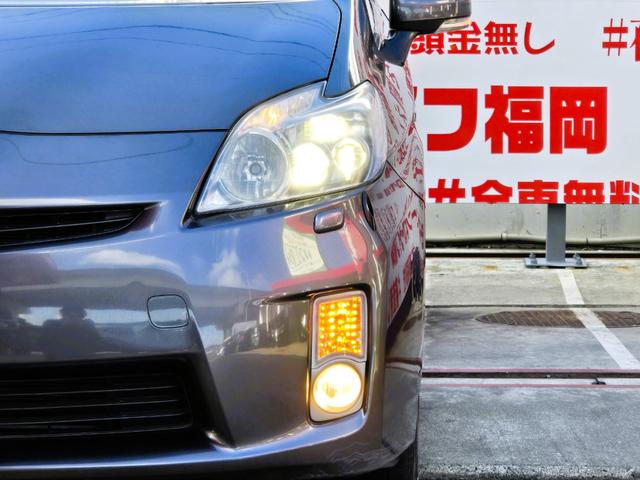プリウス Ｓ　ＬＥＤエディション　ＦＵ１５６４　純正ＳＤナビ　ＣＤ　ＤＶＤ　地デジ１セグ　バックカメラ　フロントカメラ　ビルトインＥＴＣ　革巻ハンドル　ステアリングスイッチ　オートライト　ＬＥＤヘッドライト　ウィンカー付電格ミラー（5枚目）