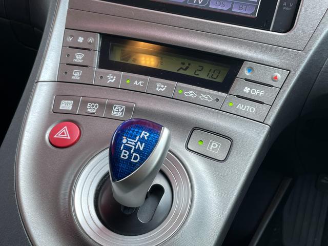 プリウス Ｓ　ＦＵ１６０４　純正ＨＤＤナビ　ＤＶＤ　ＳＤ　Ｂｌｕｅｔｏｏｔｈ　フルセグ　バックカメラ　ビルトインＥＴＣ　ＨＩＤヘッドライト　フォグランプ　オートライト　前後ドライブレコーダー　純正１５インチＡＷ（29枚目）