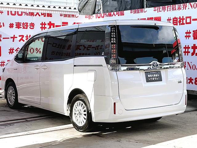 ヴォクシー ハイブリッドＶ　ＦＵ１８１０　ＬＥＤヘッド　７人乗りキャプテンシート　ウォークスルー　両側パワスラ　ワイヤレススマホ充電器　ルーフスピーカー　シートヒーター　クルーズコントロール　ドライブレコーダー　純正１５ＡＷ（12枚目）