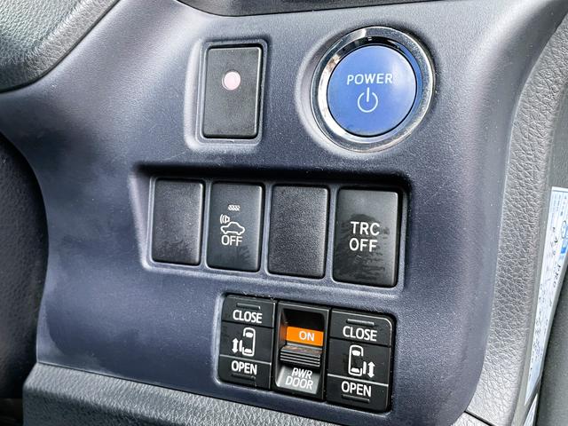 ヴォクシー ハイブリッドＶ　ＦＵ１８１０　ＬＥＤヘッド　７人乗りキャプテンシート　ウォークスルー　両側パワスラ　ワイヤレススマホ充電器　ルーフスピーカー　シートヒーター　クルーズコントロール　ドライブレコーダー　純正１５ＡＷ（14枚目）