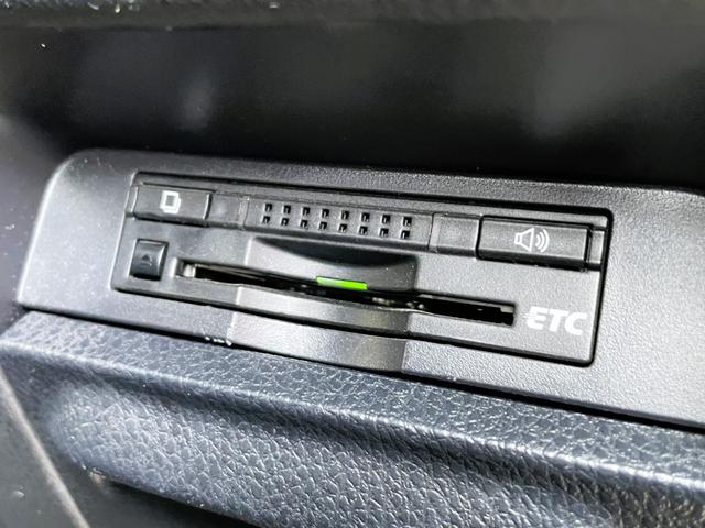 ヴォクシー ハイブリッドＶ　ＦＵ１８１０　ＬＥＤヘッド　７人乗りキャプテンシート　ウォークスルー　両側パワスラ　ワイヤレススマホ充電器　ルーフスピーカー　シートヒーター　クルーズコントロール　ドライブレコーダー　純正１５ＡＷ（15枚目）
