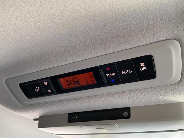 ヴォクシー ハイブリッドＶ　ＦＵ１８１０　ＬＥＤヘッド　７人乗りキャプテンシート　ウォークスルー　両側パワスラ　ワイヤレススマホ充電器　ルーフスピーカー　シートヒーター　クルーズコントロール　ドライブレコーダー　純正１５ＡＷ（25枚目）